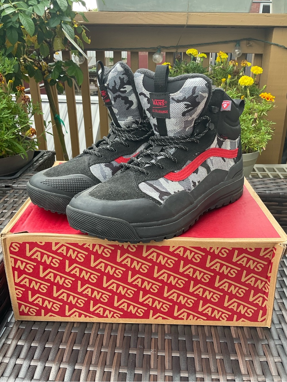 Vans UltraRange Exo Hi MTE-2 Arctic Camo Black Red Primaloft Boots.Men’s 11.5.